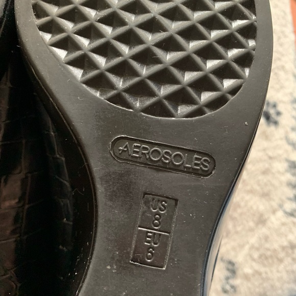 Woman’s black Aerosoles wedge shoe size 8 - Picture 7 of 10